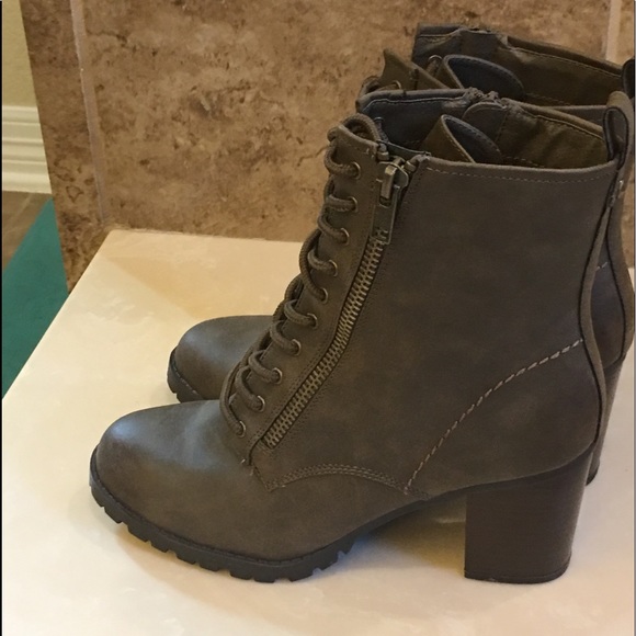 Shoes - Women boots